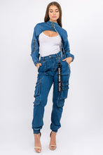 Load image into Gallery viewer, Denim crop jacket with chain
